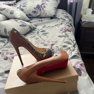 Gorgeous heels great condition